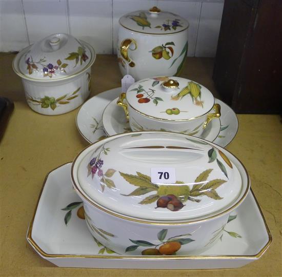 Seven pieces of Royal Worcester oven-to-table ware, Evesham etc.